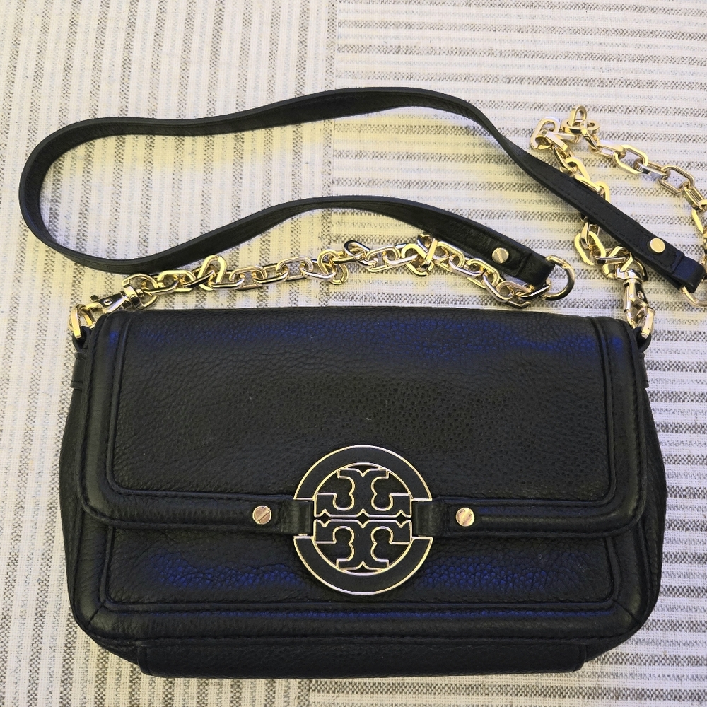 Tory Burch Amanda Flap Crossbody Black Pebbled Leather Gold Logo Chain Strap